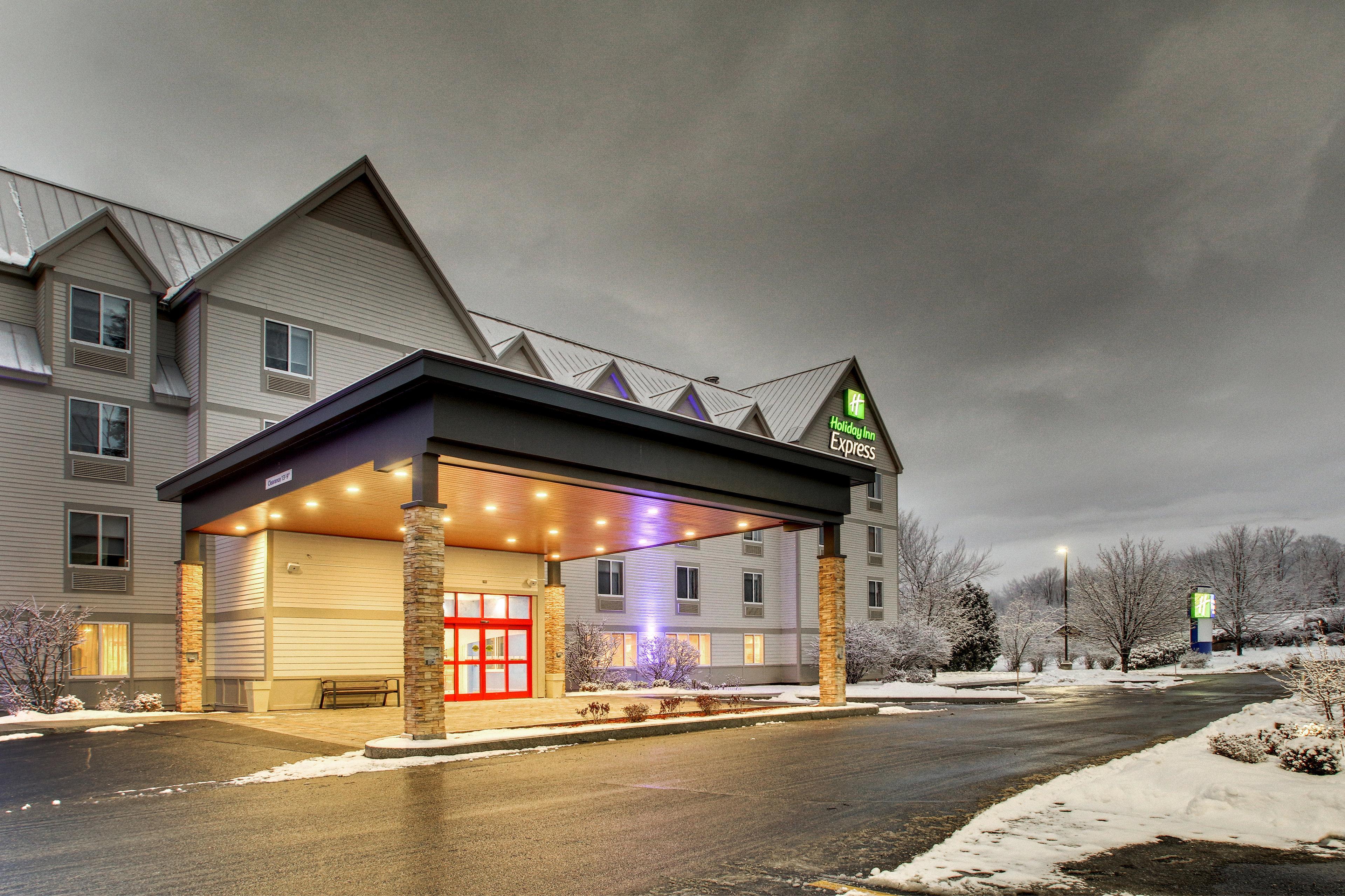 Holiday Inn Express & Suites - Lincoln East - White Mountains, An Ihg Hotel Экстерьер фото